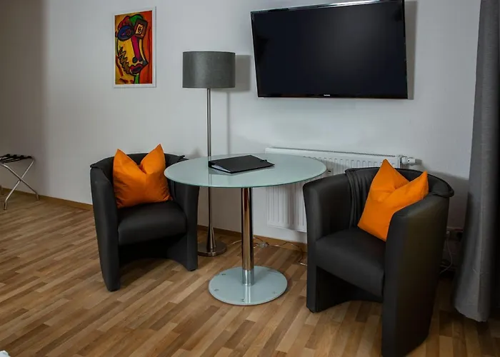 H&H Apartments Im Herzen Der Stadt Super Zentral Ruhig Mit Kochnischen Balkon Oder Empore