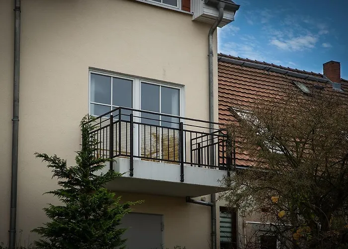 H&H Apartments Im Herzen Der Stadt Super Zentral Ruhig Mit Kochnischen Balkon Oder Empore