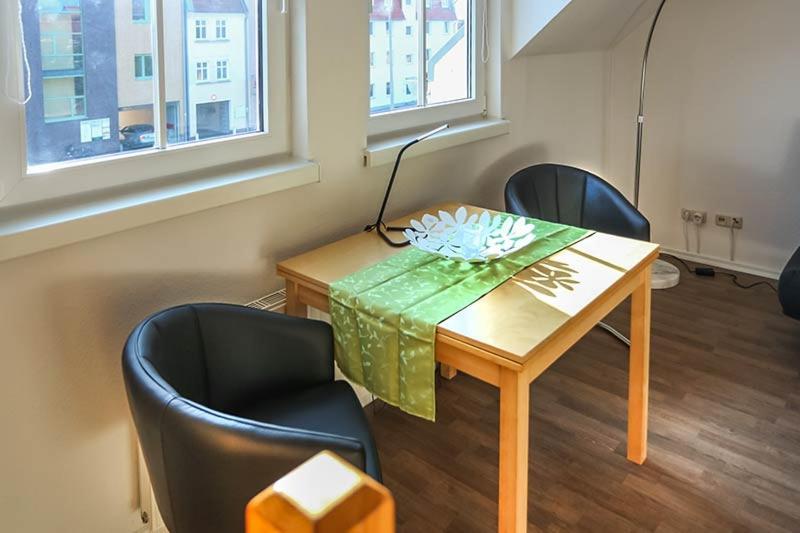Apartment H&h Im Herzen Der Stadt Super Zentral Ruhig Mit Kochnischen Balkon Oder Empore *
