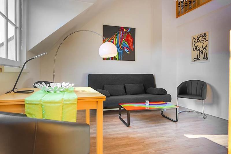 Apartment H&h Im Herzen Der Stadt Super Zentral Ruhig Mit Kochnischen Balkon Oder Empore